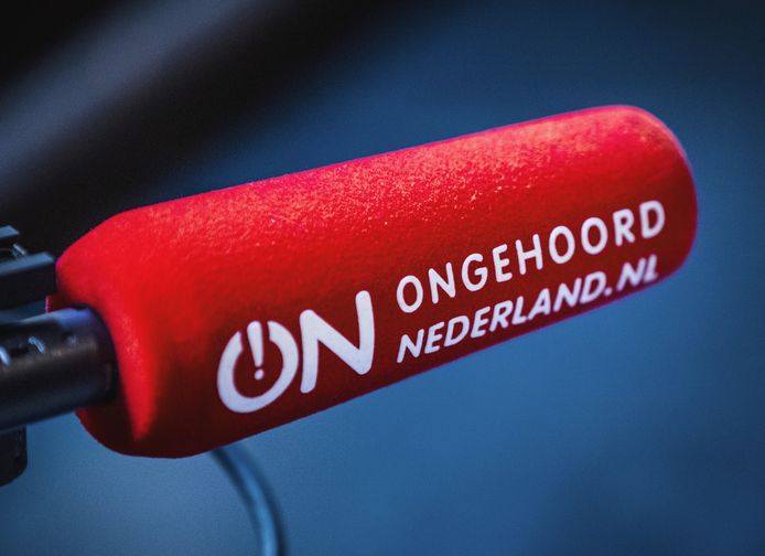 Een plopkap van omroepvereniging Ongehoord Nederland, van oprichter Arnold Karskens.
