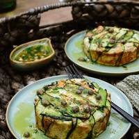 Lekker én mooi van Pascale Naessens: terrine van tonijn en courgette met kappertjessaus