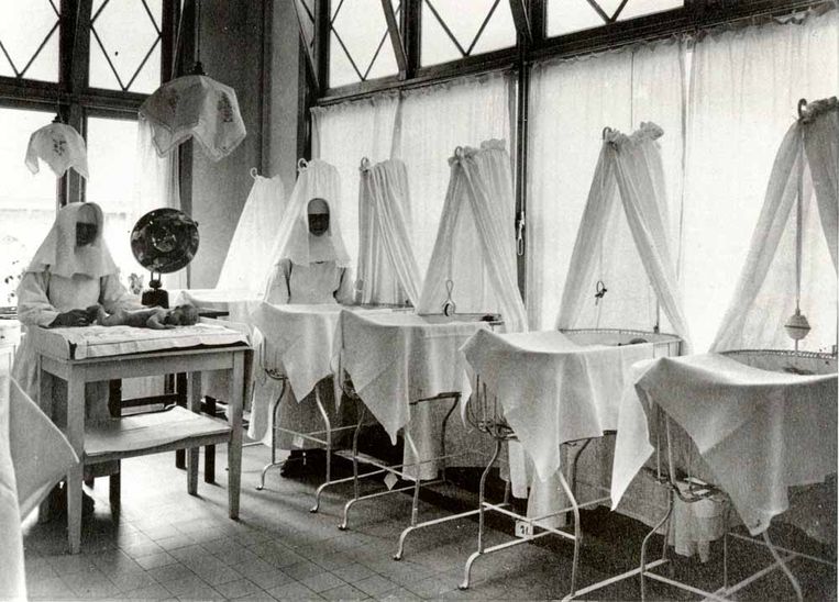 Zuigelingenafdeling in Stichting Moederheil, gefotografeerd tussen 1930 en 1935. Beeld Collectie Stadsarchief Breda