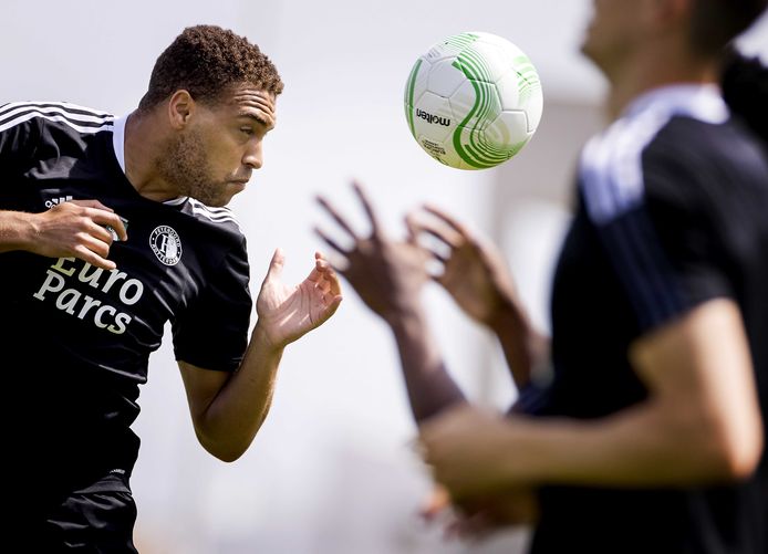 Cyriel Dessers tijdens een training van Feyenoord in het Portugese Lagos.