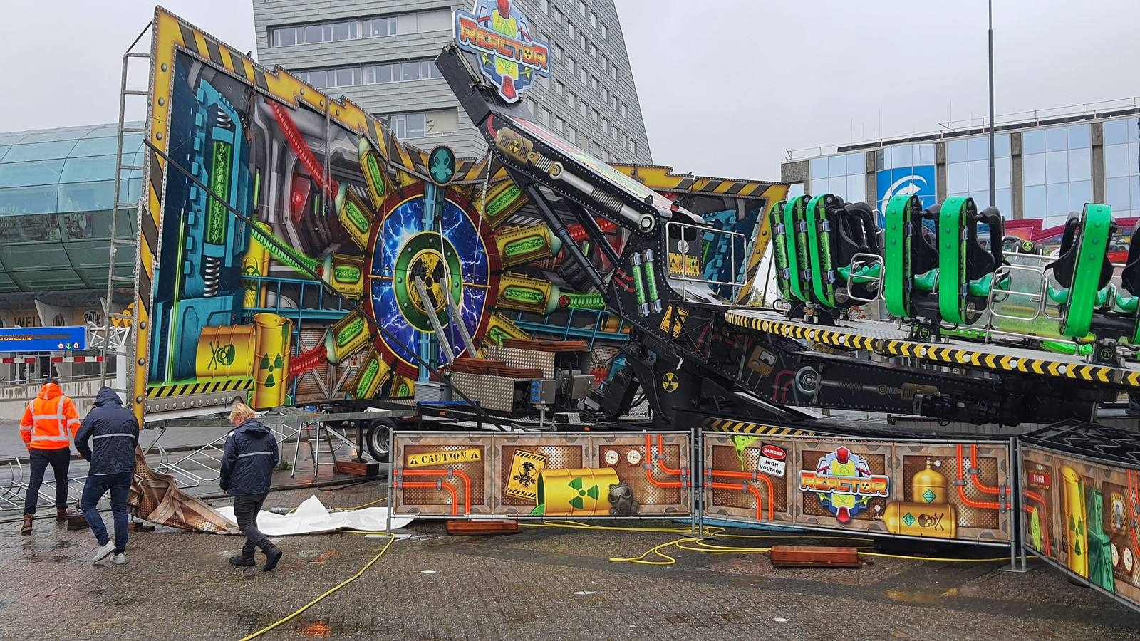De half ingestorte attractie op de najaarskermis in Breda