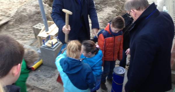 Begraven tijdscapsules startsein voor bouw nieuwe school Cromvoirt - BD.nl