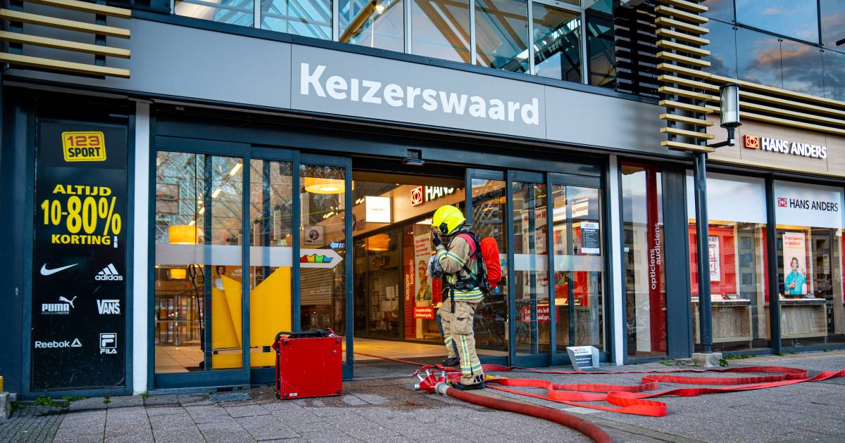 Winkelcentrum Keizerswaard gedeeltelijk ontruimd na vlam in de pan