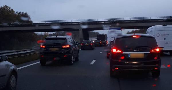 File op A28 tussen Groningen en Haren door ongeluk.