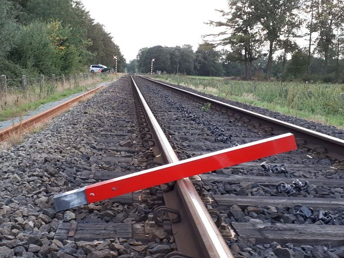 Op het spoor bij Winterswijk werd een metalen balk gelegd.