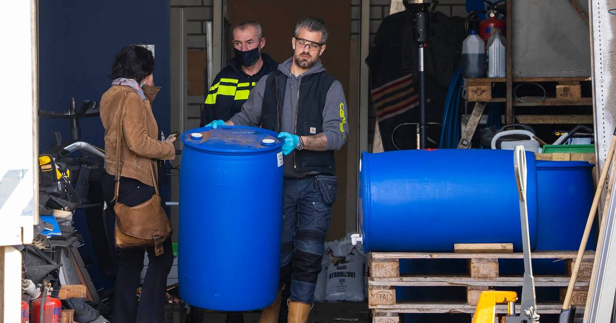 Politie onderzoekt diverse panden in Oss vanwege strafrechtelijk onderzoek.