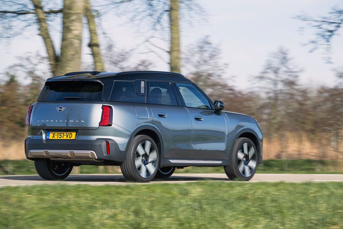 Grootste Mini ooit getest: dit is een echte gezinsauto | Autotest | AD.nl