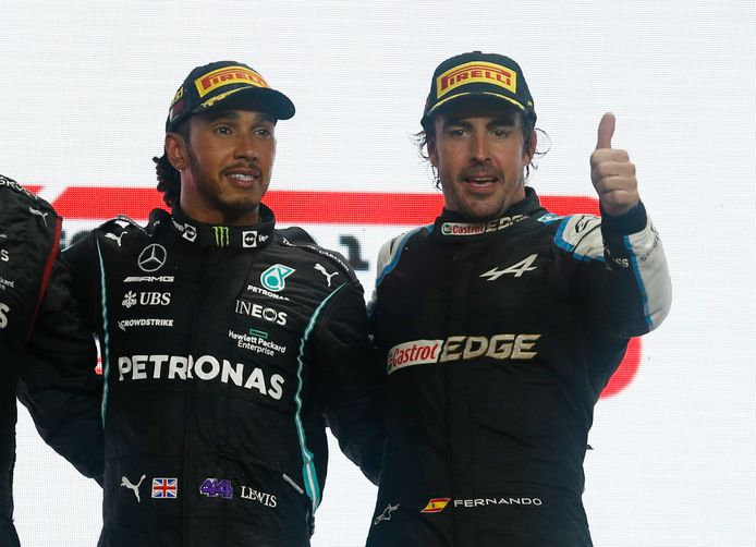 Alonso nog eens op het podium, naast Hamilton.