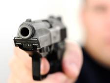 Jongen (16) onder bedreiging van vuurwapen beroofd van telefoon in Schiebroek