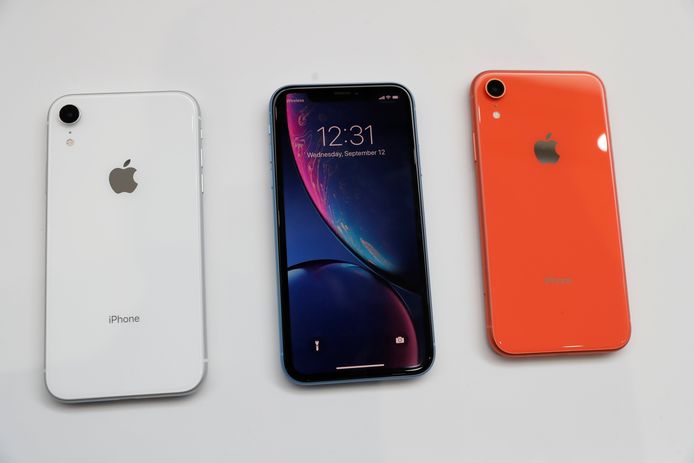 Drie exemplaren van Apple's nieuwe iPhone XR
