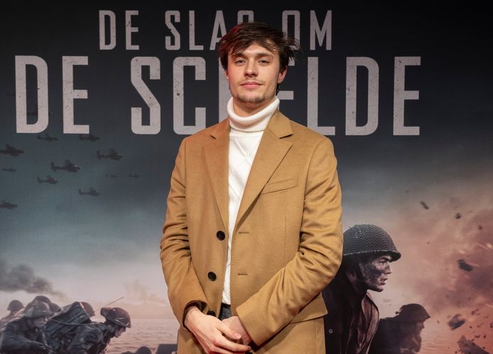 Acteur Gijs Blom op de filmpremière van De Slag om de Schelde.
