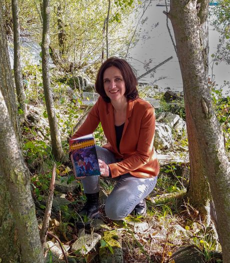Kinderboekenschrijfster Annette van der Plas uit Vuren neemt kinderen mee naar de rivieroevers in de regio 