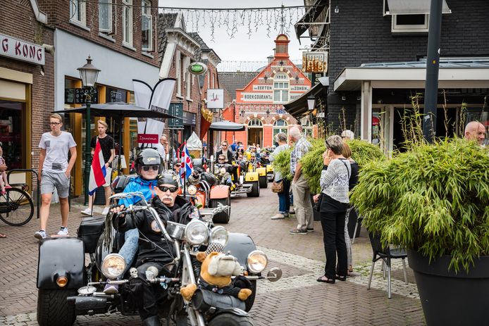 Tijdens de Vechtgenotenrit kunnen personen die direct of indirect te maken hebben met kanker meerijden op trike, zijspan of motor.