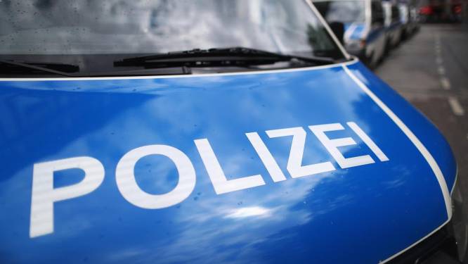 Stomdronken Enschedeër botst tegen boom en belandt met auto in sloot