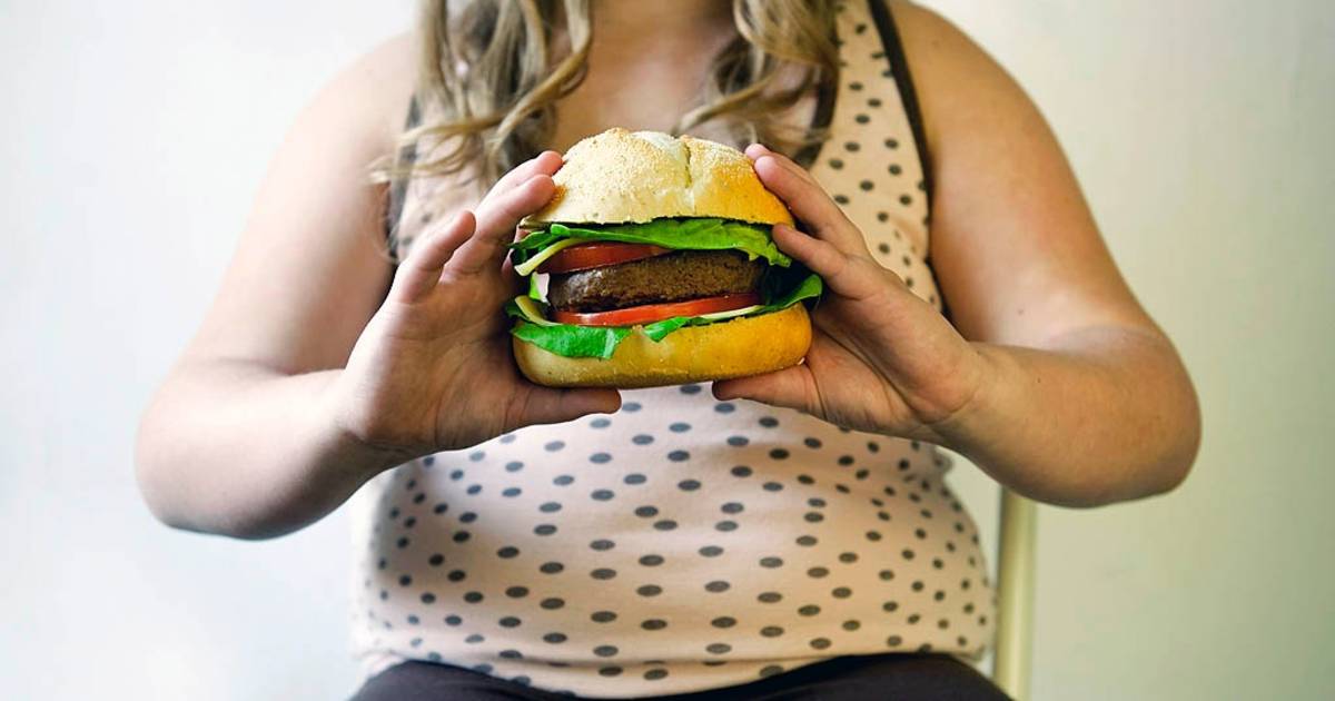 She is getting fatter. Obesity in teenage girls. Getting fat. Obezite Virgin.