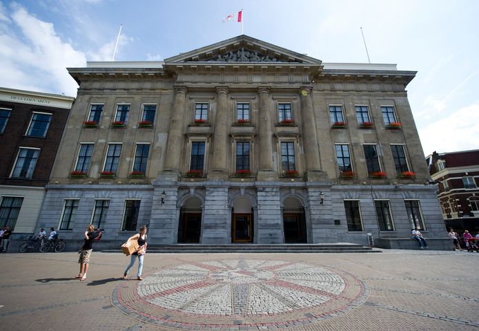 Het stadhuis van Utrecht kleurt vanavond oranje.