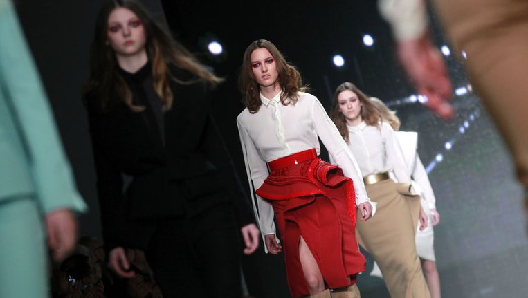 Modellen showen creaties van Claes Iversen tijdens de 18e editie van de Amsterdam Fashion Week Beeld anp