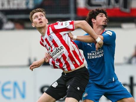 Kopfenomeen Tobias Lauritsen over link met PSV: ‘Het is een groot compliment’