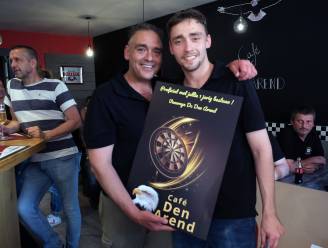 IN BEELD. Café Den Arend in Holsbeek viert 1-jarig bestaan