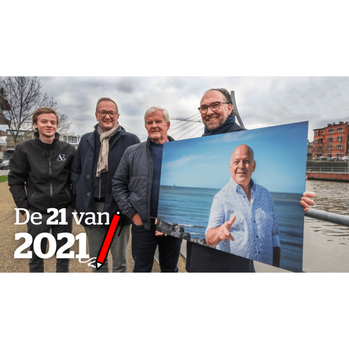 Zoon Charles en vrienden Leopold Dekeyser, Pierre Daen en Jürgen Vandamme, met een mooi portret van wijlen John Beeckaert.