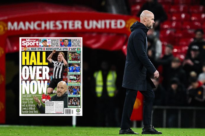Erik ten Hag si ritira dopo l'imbarazzante sconfitta contro il Newcastle United.