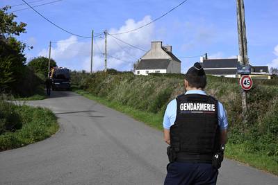 Un couple et ses filles retrouvés morts dans leur maison en France