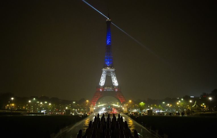 Eiffeltoren in Franse driekleur Beeld anp