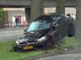 Supersnelle Mercedes AMG crasht hard tegen boom in Rotterdam
