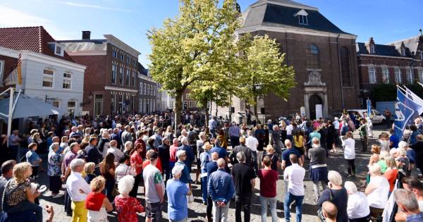 Ravenstein laat zich massaal horen voor gesloten Luciakerk: ‘Dit is pure diefstal'.
