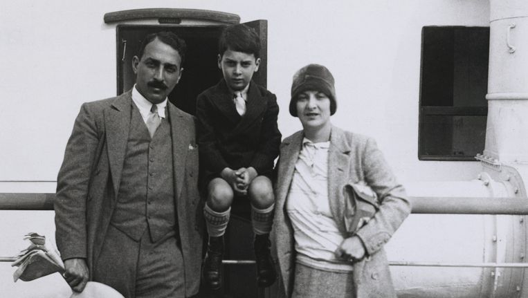 Alfred en Blanche Knopf komen met hun zoon aan in New York, midden jaren 20 Beeld Corbis