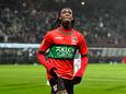 Ibrahim Cissoko viert een doelpunt tegen FC Emmen.