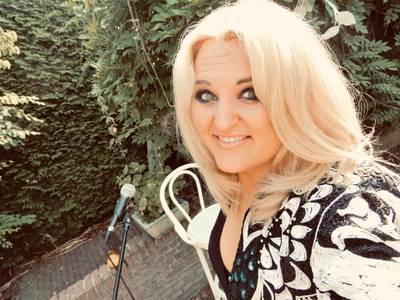 Rox zingt vanwege corona even niet bij Chateau Meiland
