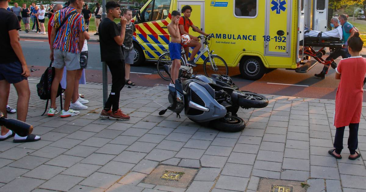 Scooterrijder gewond na aanrijding met auto op Thorbeckeweg in Dordrecht.