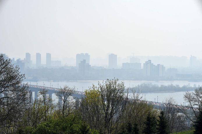 De Oekraïnense hoofdstad is momenteel gehuld in een dikke rookwolk.