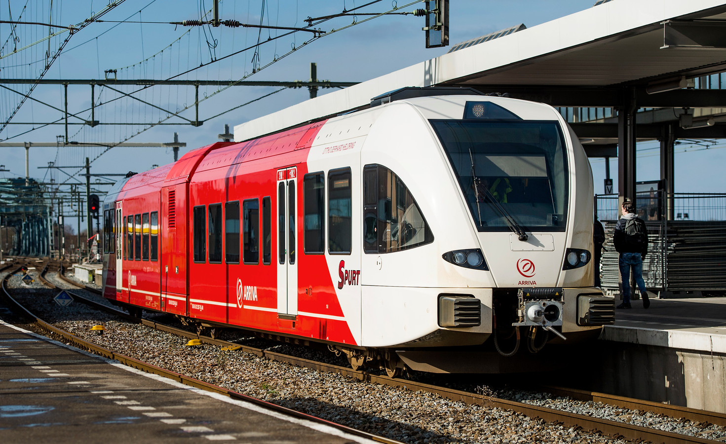 Dit type trein rijdt tegenwoordig heen en weer tussen Apeldoorn en Zutphen. Een modern rijtuig en op veel fronten een hele verbetering dan z'n voorgangers op dit traject. Wat betreft Apeldoorn wordt deze toch vervangen door een elektrische trein.