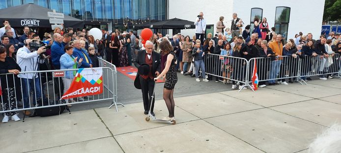Carlo Vereijken ontvangt de leerling op de step.
