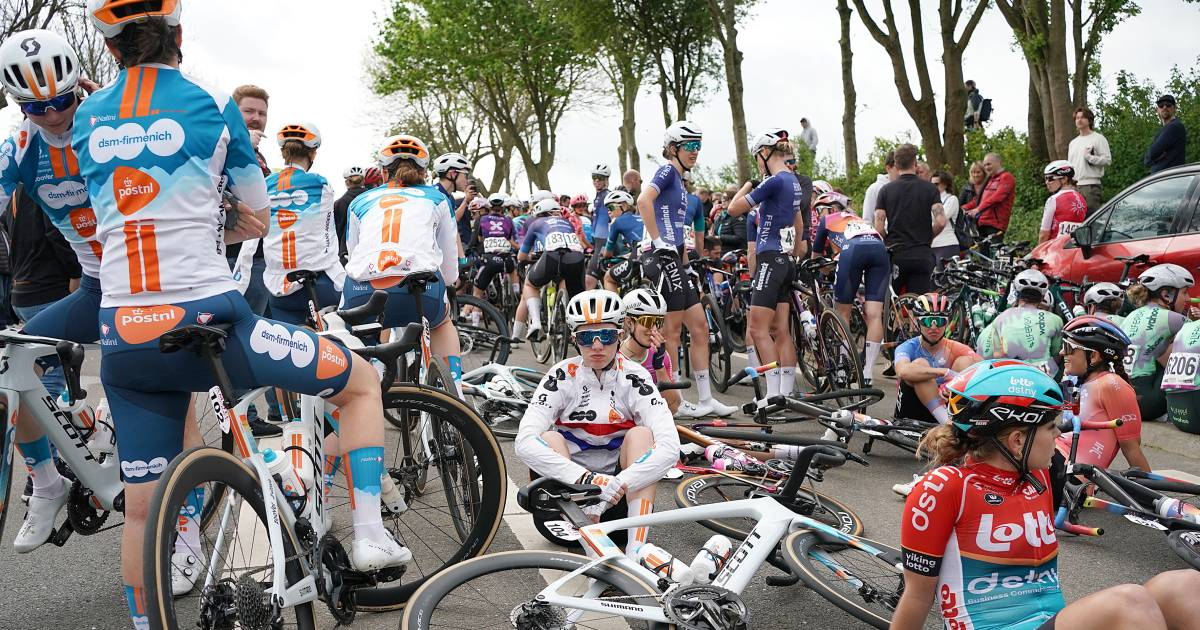 LIVE Amstel Gold Race | Vrouwenkoers geneutraliseerd na ongeval met politieagent, mannen nemen andere route.