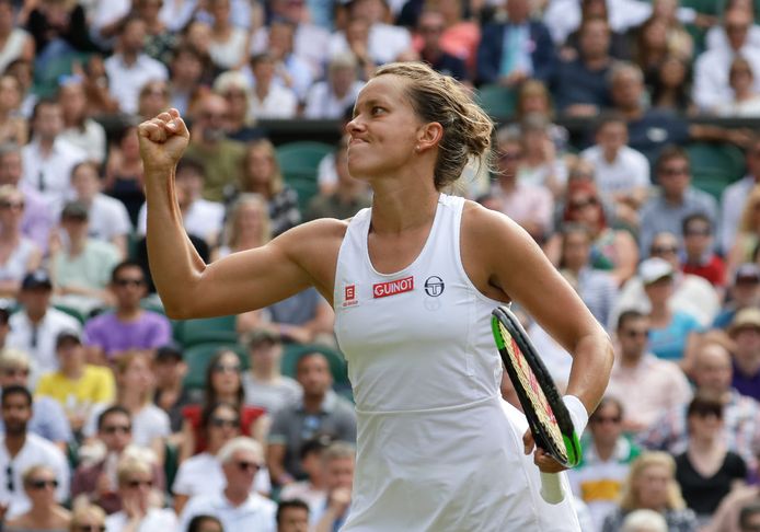 Barbora Strycova balt de vuist. De Tsjechische bereikte op Wimbledon voor het eerst de laatste vier.
