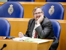 Frank Futselaar (SP) uit Zwolle verlaat de Tweede Kamer, een jas die hem nooit echt goed paste