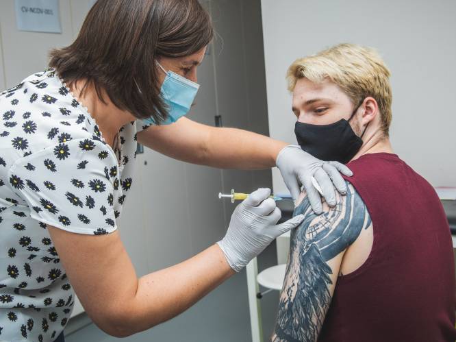 UZ Gent zoekt 2.000 vrijwilligers om coronavaccin in te spuiten, én extra medewerkers om de vaccins toe te dienen