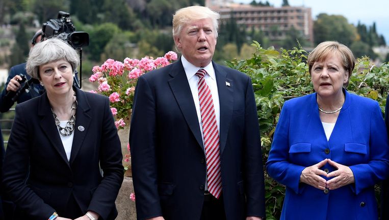 De Duitse bondskanselier Angela Merkel met de Britse premier Theresa May en de Amerikaanse president Donald Trump op de G7-top in Italië, 26 mei. Beeld reuters