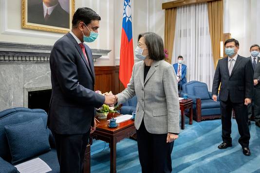 La présidente taïwanaise Tsai Ing-wen et le parlementaire américain Ro Khanna