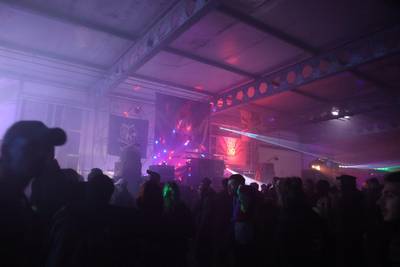 Noodbevel in Maasdriel om voortzetten illegaal feest met 3000 bezoekers te voorkomen