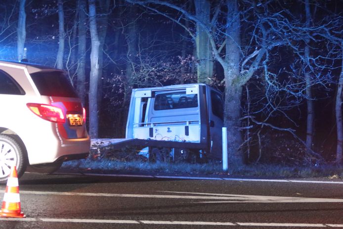 Eenzijdig ongeval met een auto-ambulance bij afrit 19 richting Apeldoorn.