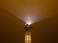 De verlichte Eiffeltoren.  Dankzij de aanvoer uit ons land bleef het licht afgelopen jaar branden in Parijs.