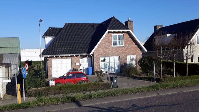 Krakers namen medio maart bezig van een woning aan de Spijksedijk.