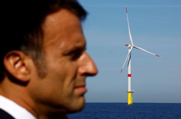 De Franse president Macron bezocht het eerste Franse offshore windmolenpark in Saint-Nazaire.