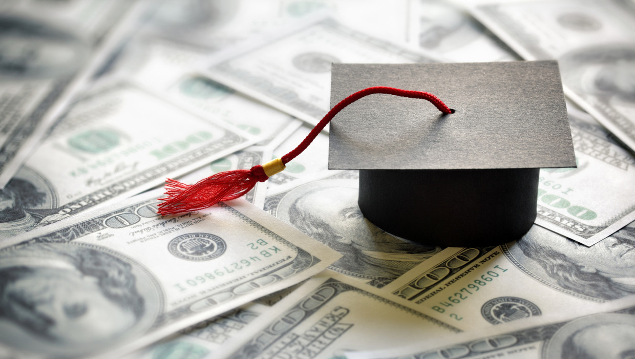 Van de studenten van 25 met een bachelordiploma komt slechts één op de tien studenten uit een gezin met laag inkomen. Beeld thinkstock