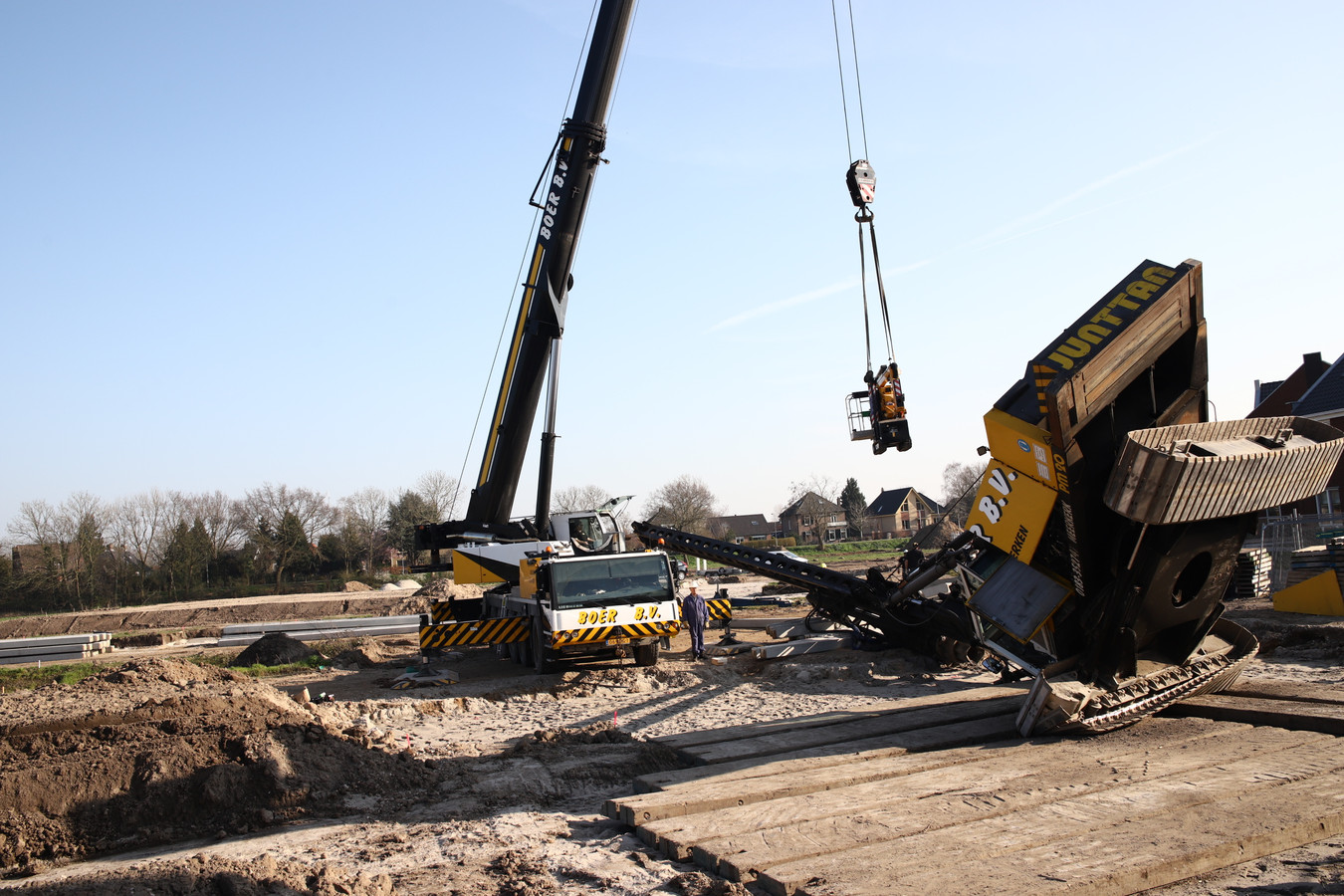 Heimachine valt om in Geldermalsen | Foto | gelderlander.nl