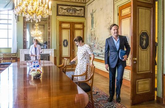 Mark Rutte (VVD) bij informateur Mariette Hamer over de kabinetsformatie.